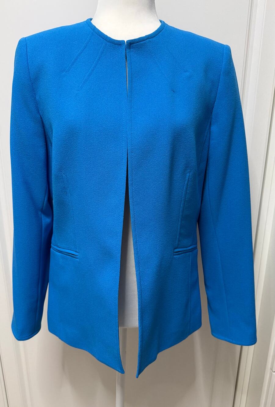 Tahari Levine Studio size 8 royal blue collarless blazer jacket Crepe Jacket